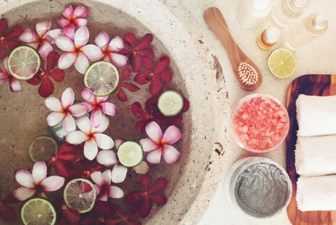 pedicaure set with flower/lemon soaking water